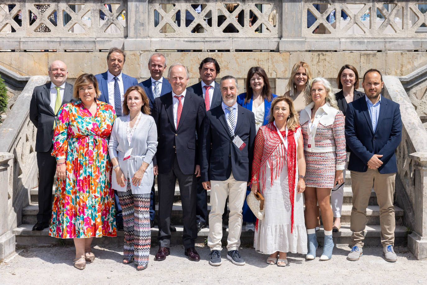 De izquierda a derecha, los nuevos miembros de la junta directiva: José Luis González, Sylvia de Miguel, Carlos Tejedor, Paloma Fernández, Javier Polidura, Vicente Alciturri, Julio Cabrero, Jaime Rodíguez, Almudena García, Olga Dasgoas, Gema Coria, Mar Gómez, Ana Sastre y Álvaro Herrero.