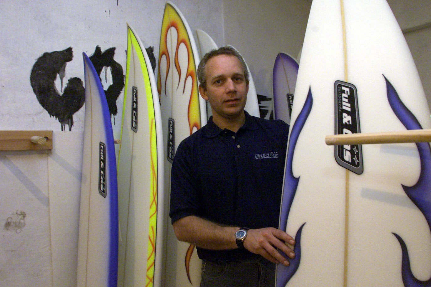 Hugo junto a una tablas en el año 2000.