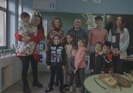 Retrato de grupo, en el rodaje del filme, en la escuela unitaria CEIP Valle de Polaciones.