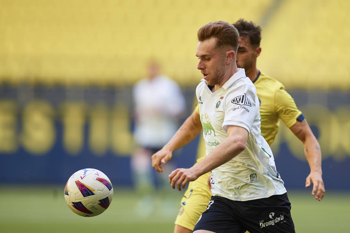 Peque, el domingo ante el Villarreal B. Pudo ser su último partido con el Racing.