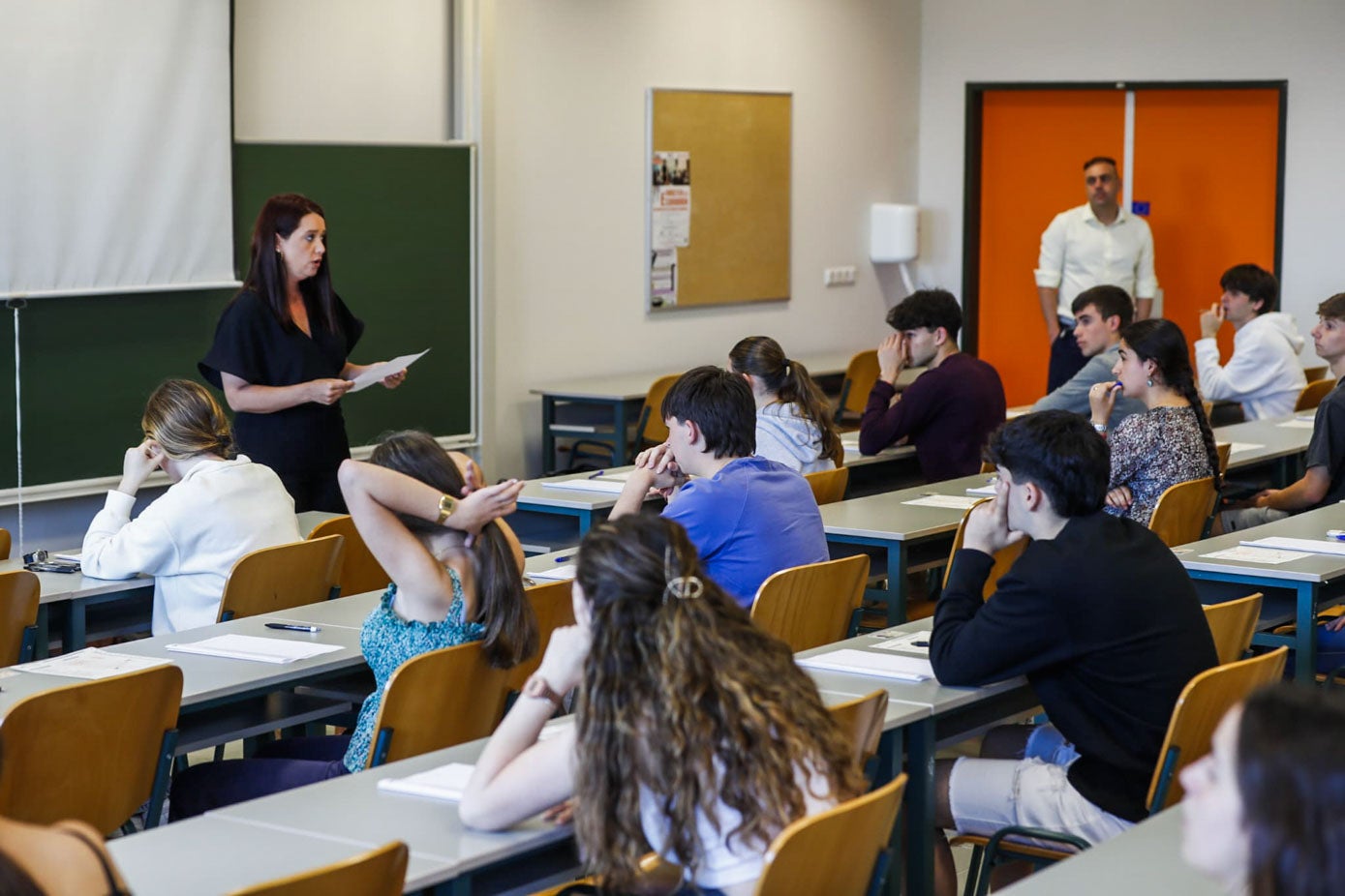 Profesorado de la UC y de los institutos de educación secundaria de la región, junto con inspectores de Educación y los equipos directivos de las sedes, colaboran en la realización de las pruebas, además de los servicios de Gestión Académica, Informática y de Orientación (Soucan) de la UC.