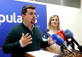 Miguel Ángel Vargas y Rosa Fernández, este jueves, durante la rueda de prensa.