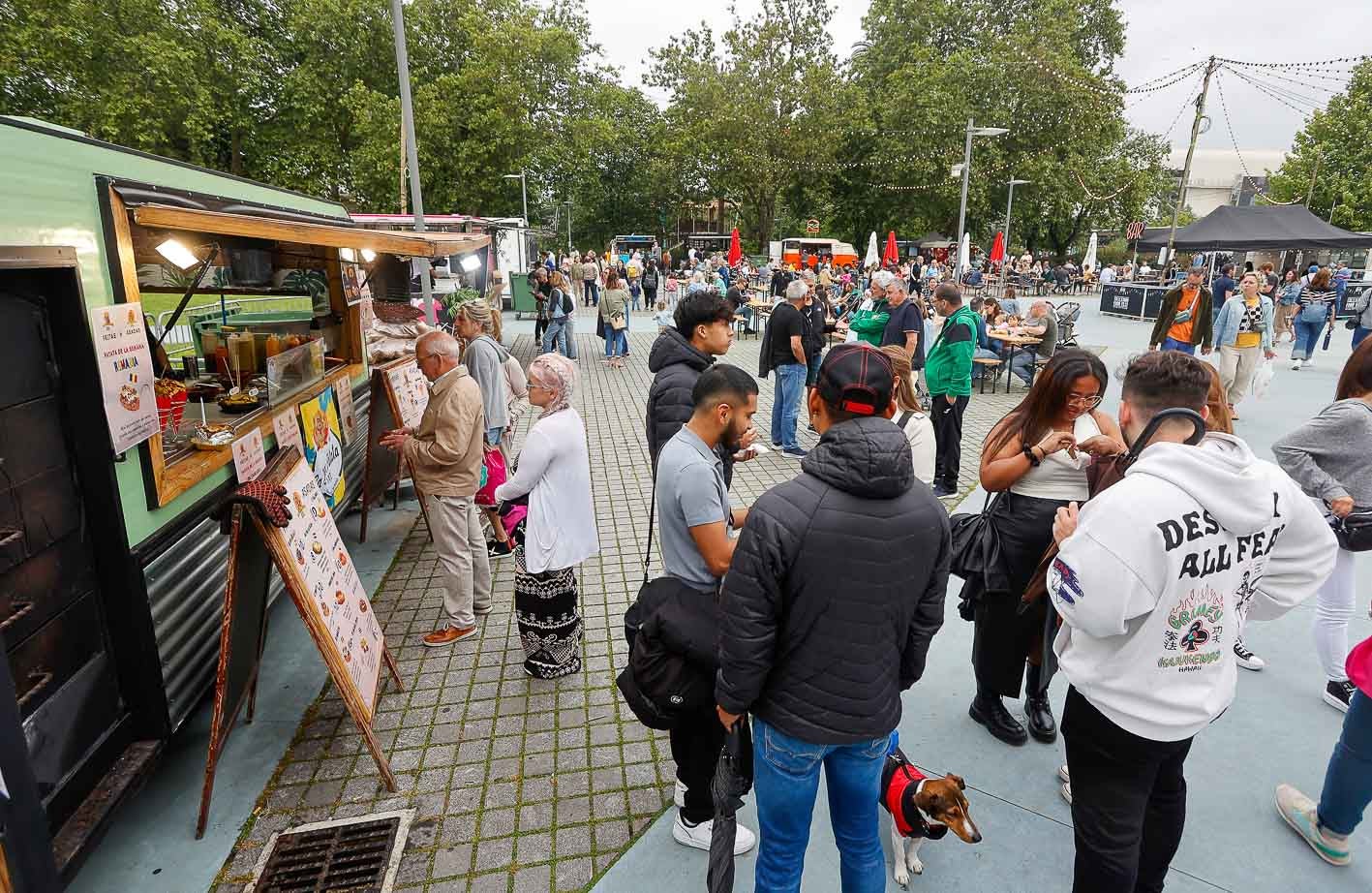 La cita está congregando a cientos de personas durante el fin de semana.