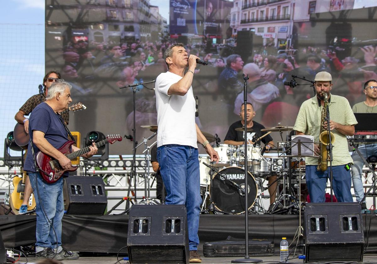 Danza Invisible, liderado por Javier Ojeda, durante las pruebas de sonido del concierto de Torremolinos.