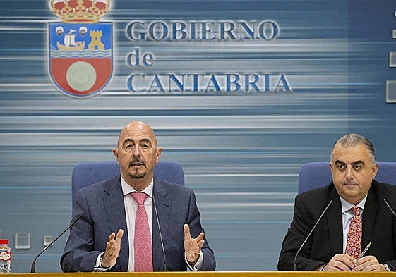Los consejeros César Pascual y Roberto Media, en la rueda de esta mañana.