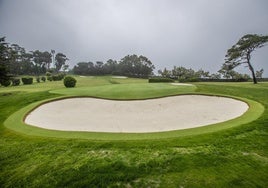 Reforma.Uno de los búnkers del campo de golf de Mataleñas tras las obras.