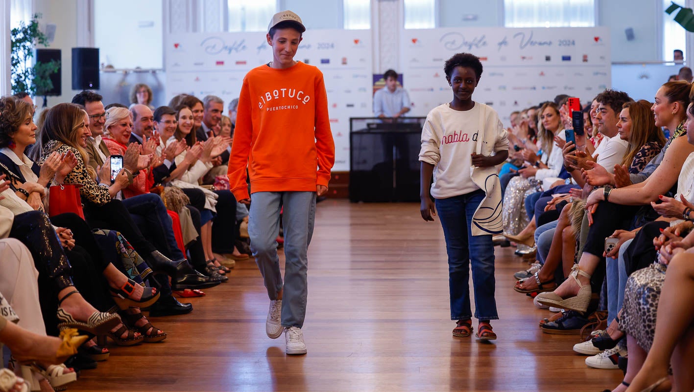 Raúl y Katrin Pesquera en el desfile infantil y juvenil del Botuco.