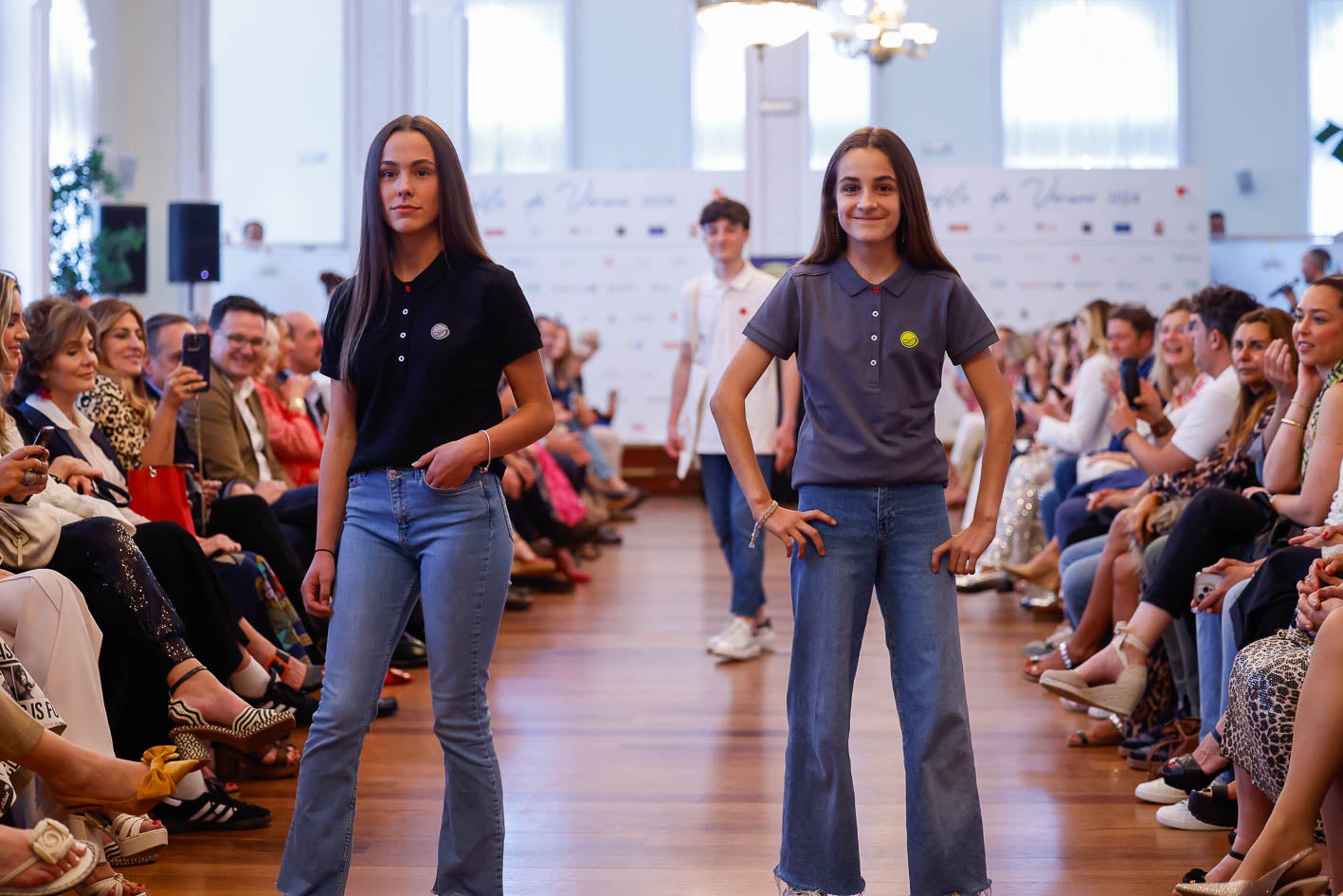 Ana Fresno y Triana Ruiz luciendo diseños del Botuco.