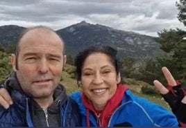 Ana López en un recorrido por la montaña tras nueve meses de recuperación de un grave accidente en León.