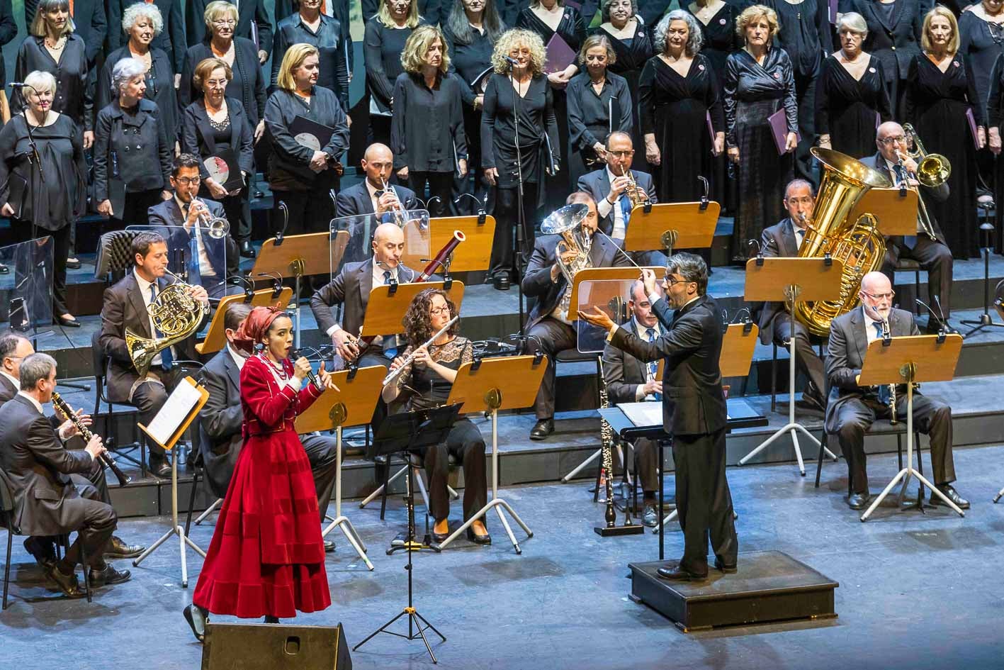 Sara Súa con la Banda Municipal de Santander y Vicent Pelechano