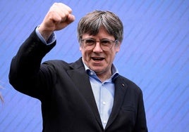 Puigdemont celebra sus resultados en Cataluña, en los que Limpias no ha tenido nada que ver.