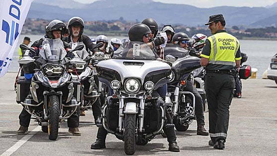 Consejos de la DGT para 160 motoristas ingleses en Santander