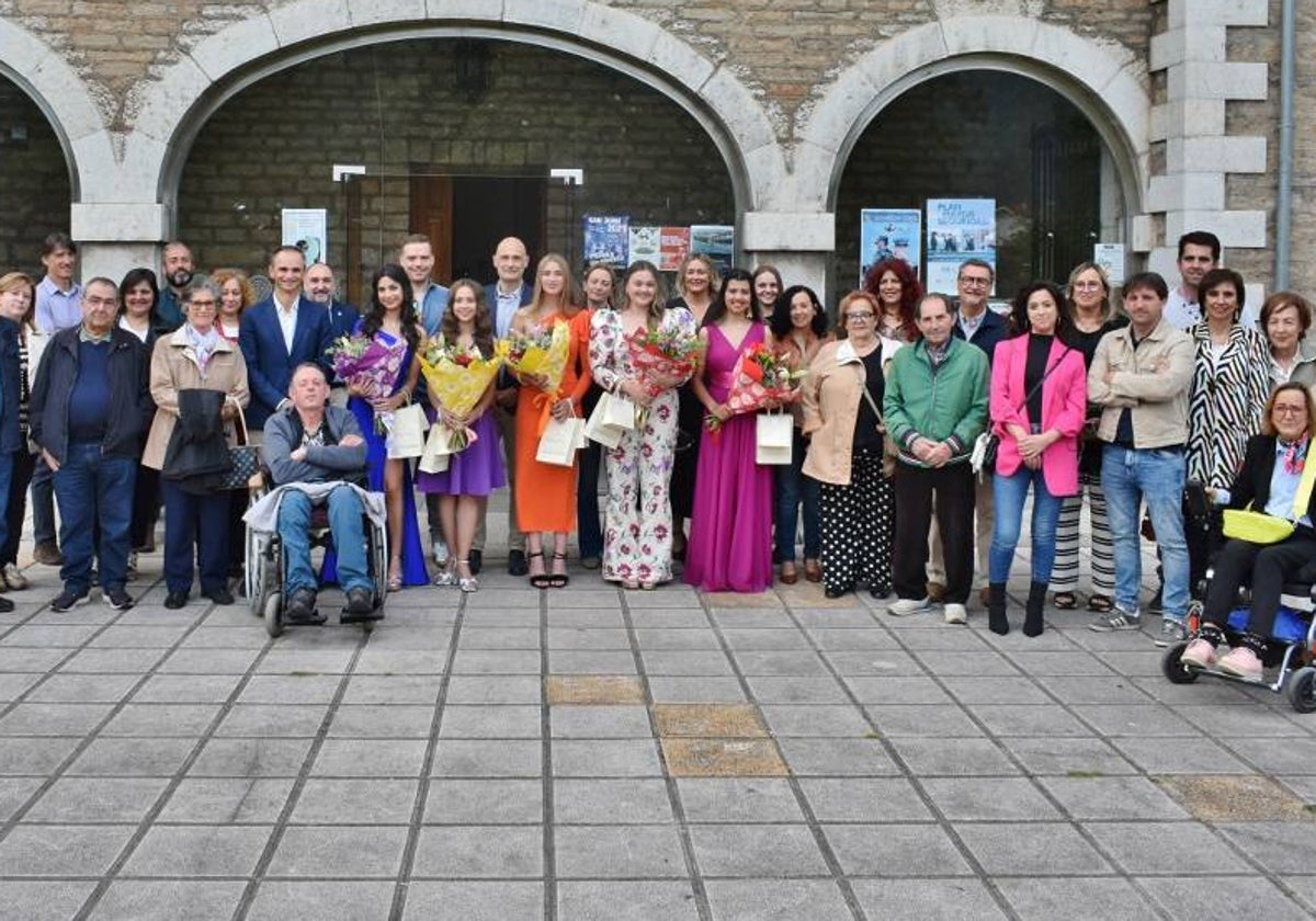 Reina y damas de las fiestas, Corporación y asociaciones se preparan para las celebraciones de San Juan.