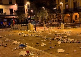 Desoladora imagen de la Plaza Baldomero Iglesias al término de la fiesta.