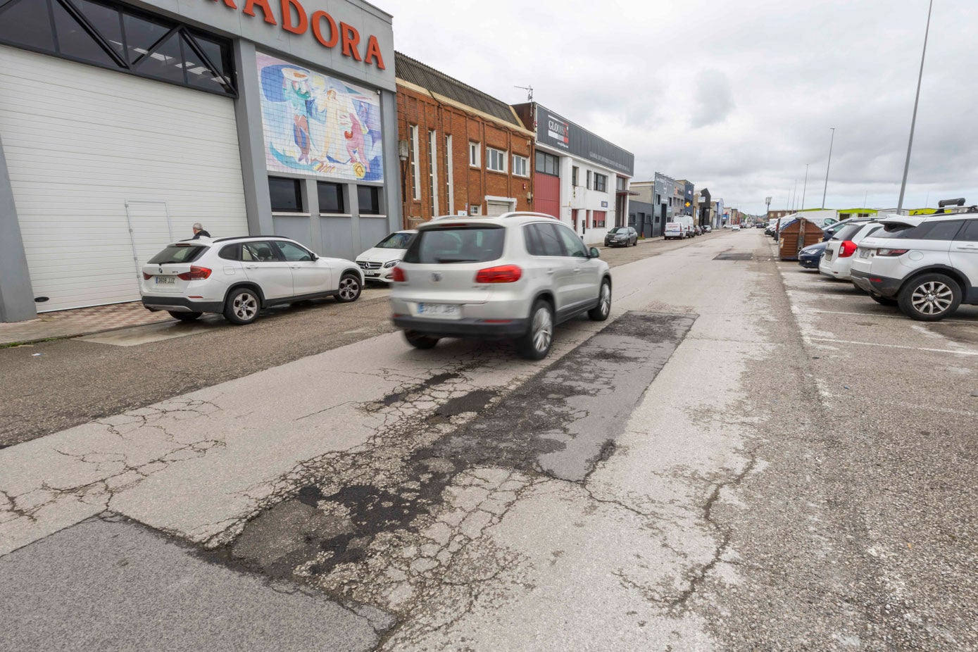 Algunos baches tienen un tamaño considerable. 