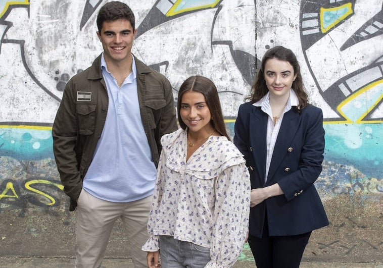 Jorge Santiago Merino, Ángela Prada Cavia y Ana Mateo Ruiz, los alumnos que han obtenido las calificaciones más altas de la fase general de la EBAU en Cantabria.