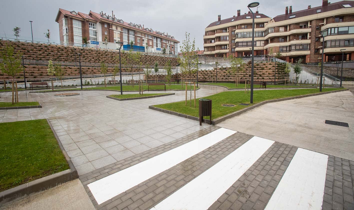 Las zonas de esparcimiento tienen varios recorridos con sistemas de rampas donde los pacientes y familiares puedan pasear.