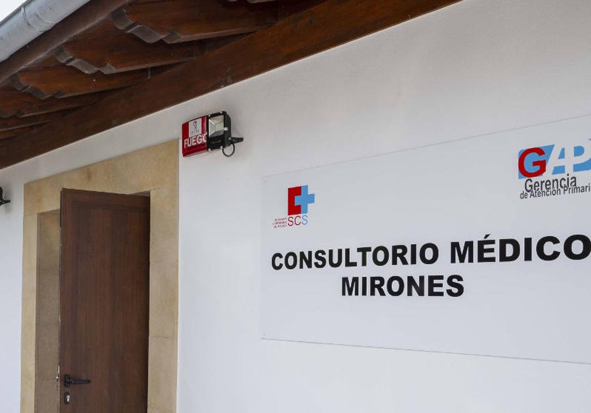 Dos médicos se ofrecen para evitar el cierre completo de tres consultorios de Miera en verano