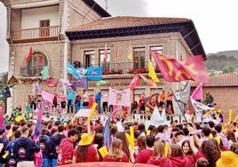 Las peñas sanjuaneras siguen dando color y alegría a las fiestas de Los Corrales.