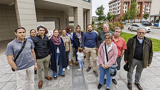 Vecinos de Peñacastillo protestan contra la próxima apertura de un salón de juegos