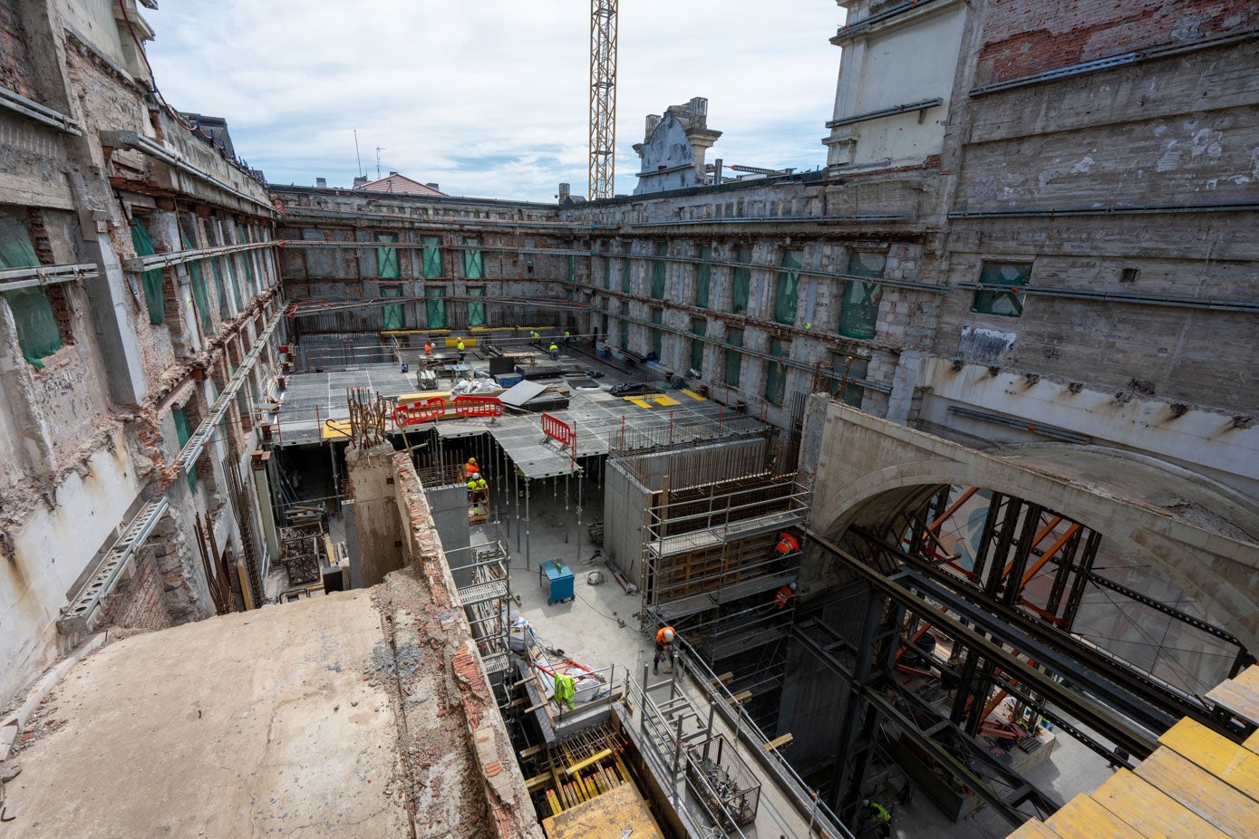 Perspectiva general desde lo que será la cuarta planta del edificio que ilustra la complejidad de los trabajos que requiere este proyecto.