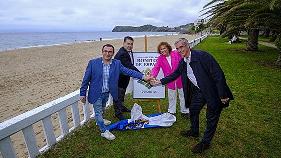 Comillas ya luce el cartel que le acredita como 'Pueblo más Bonito de España'