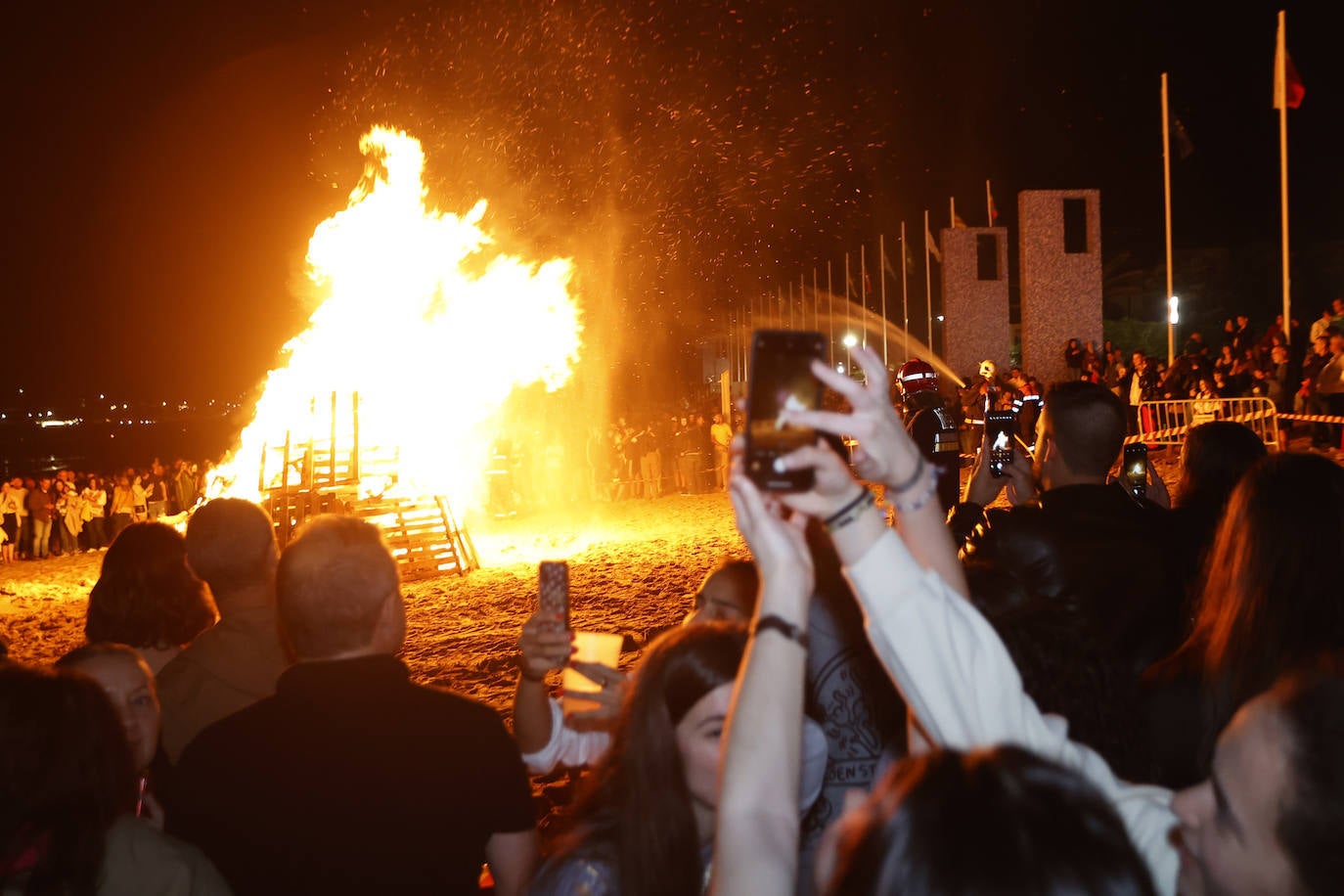 Momento de inmortalizar la noche, en Suances