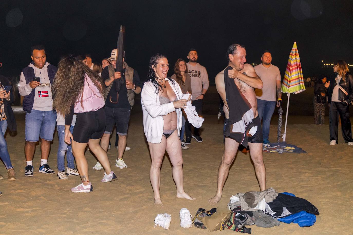 También hubo valientes que se bañaron en el mar con la excusa de San Juan