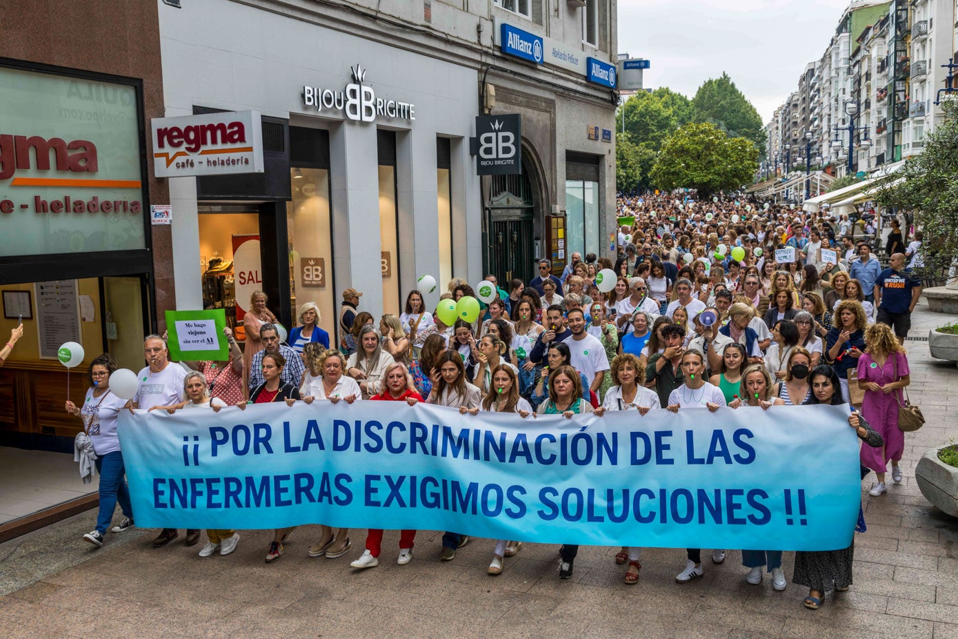 Dirigentes del Colegio de Enfermería y del sindicatos Satse encabezaron la protesta