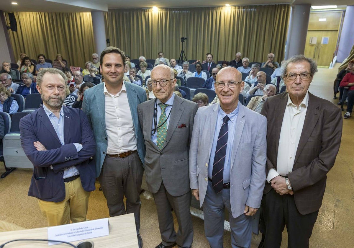 José Luis Dader, Santiago Leyra-Curiá, Pedro Crespo de Lara, Antonio García Paredes y Manuel Ángel Castañeda.