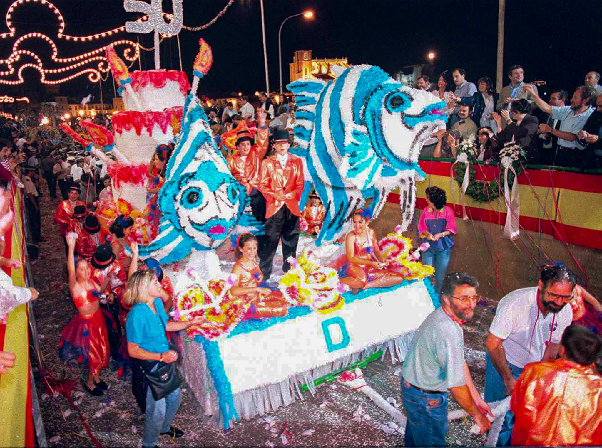 Carroza participante en el desfile de 1998, coincidiendo con el 50 aniversario del festejo. 