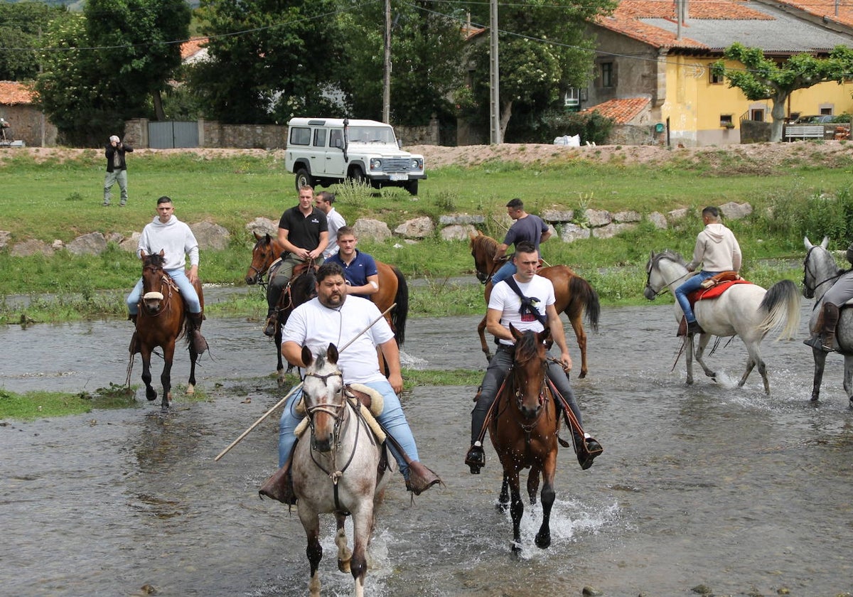 Yincana a caballo en Requejo