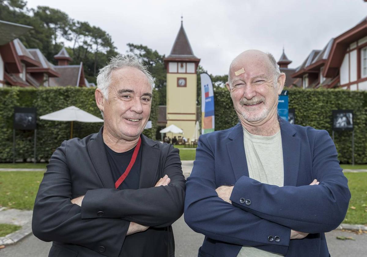 Ferran Adrià y Rafael Yuste, en Caballerizas, antes de mantener su diálogo creativo en el Paraninfo.