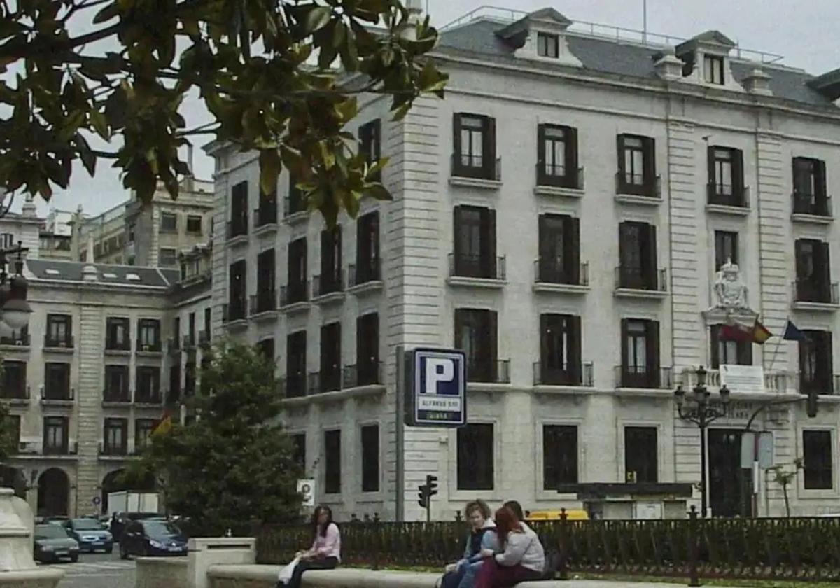 Edificio de la Delegación de Hacienda en Santander.