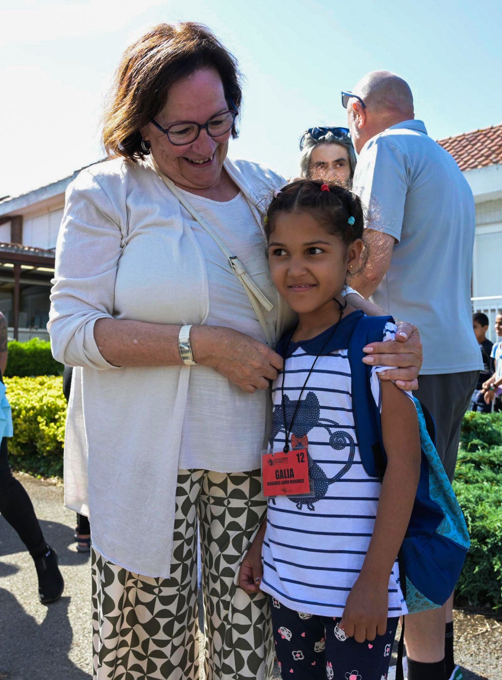 María José García, abuela de acogida, con la pequeña Galia, de 9 años, a la que adora y tenía «muchas ganas» de volver a ver este verano. 