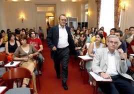 El científico Mariano Brbacid, en 2006, a su entrada al aula de la Escuela de Biología Molecular para impartir una conferencia. La Escuela cumple este año 23 ediciones.