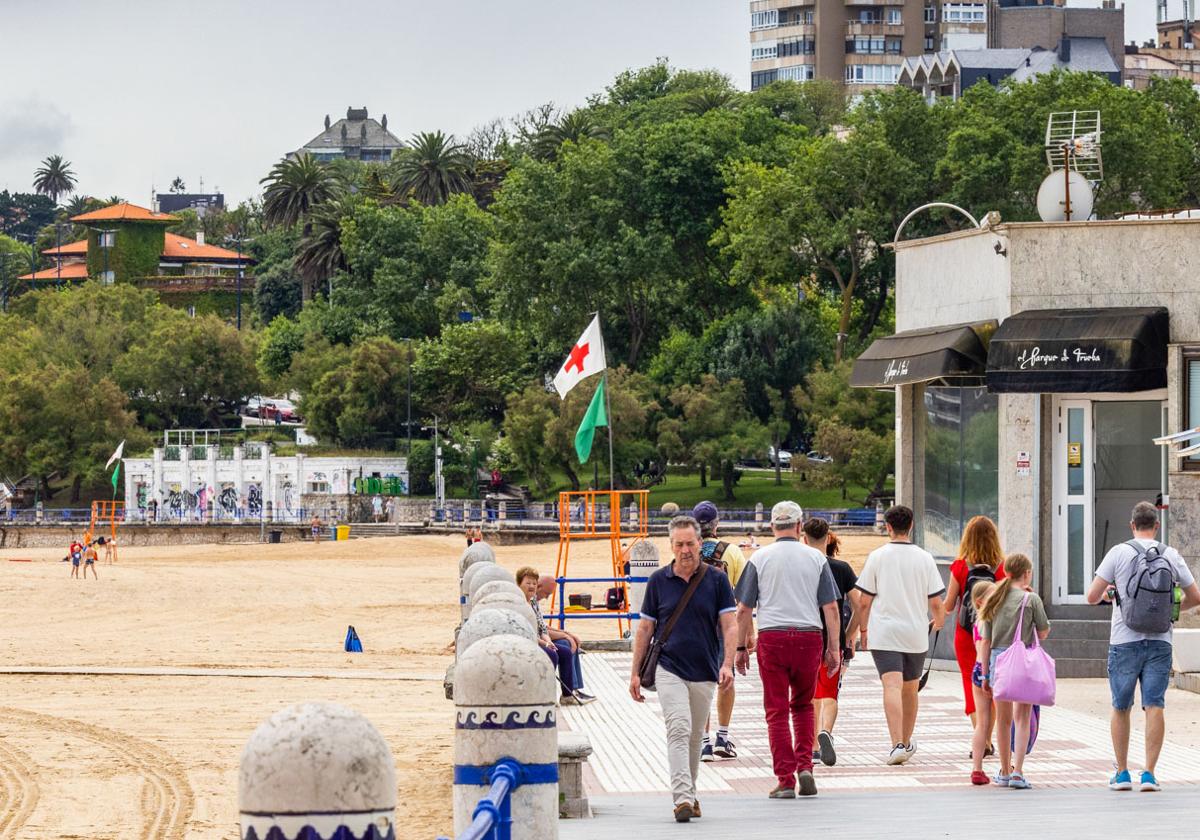 El mal tiempo retrasa los turistas