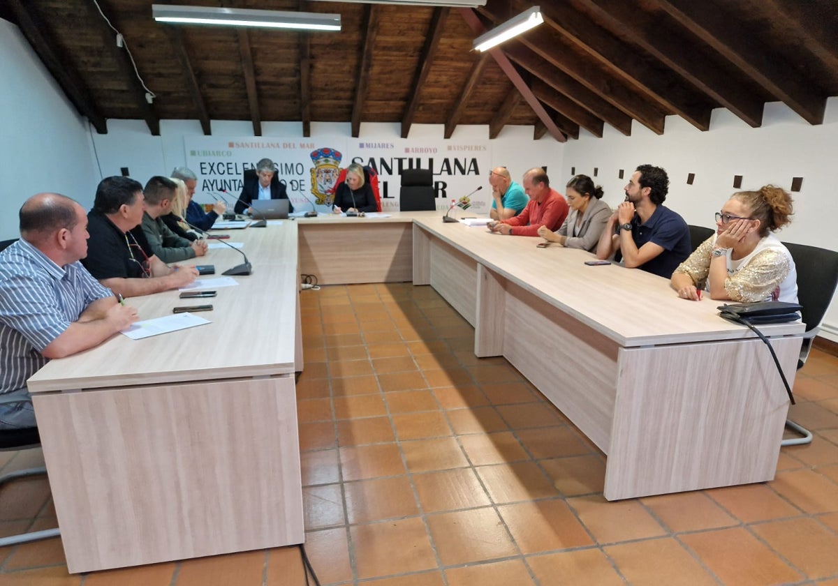 Primer pleno celebrado en Santillana tras el cambio de equipo de gobierno.