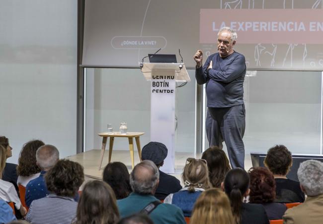 Ferran Adrià, durante la charla, en el Centro Botín.