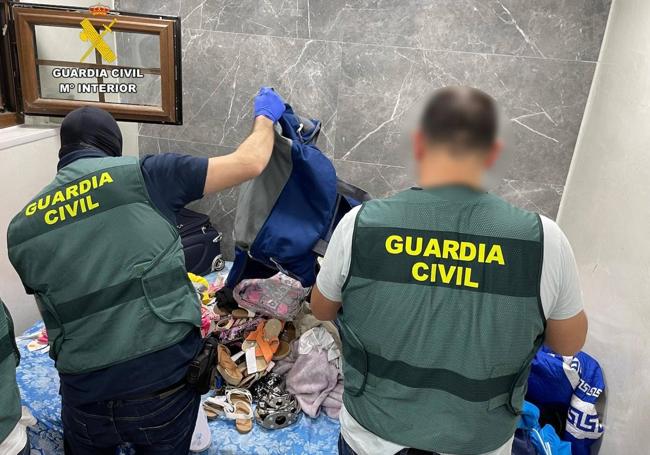 Artículos incautados por la Guardia Civil.