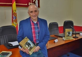 Federico  Crespo en la presentación de uno de sus libros.