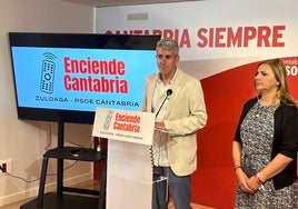 Pablo Zuloaga presenta en una rueda de prensa el proyecto 'Enciende Cantabria' junto a Noelia Cobo.