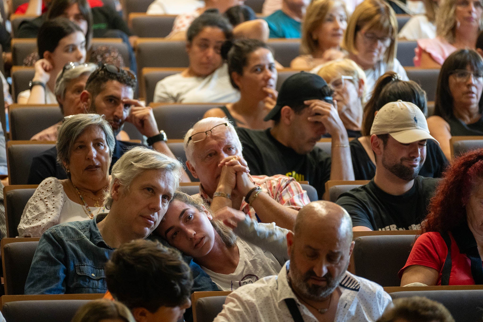 La imagen describe a la perfección los nervios y la expectación durante el sorteo. 