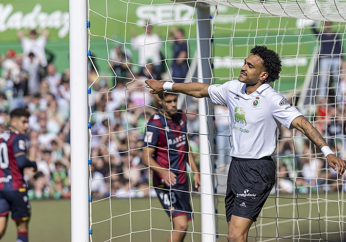 Jordi Mboula, en una imagen de este año durante su segunda etapa en el Racing.