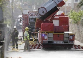 Intervención de los bomberos castreños en un incendio.