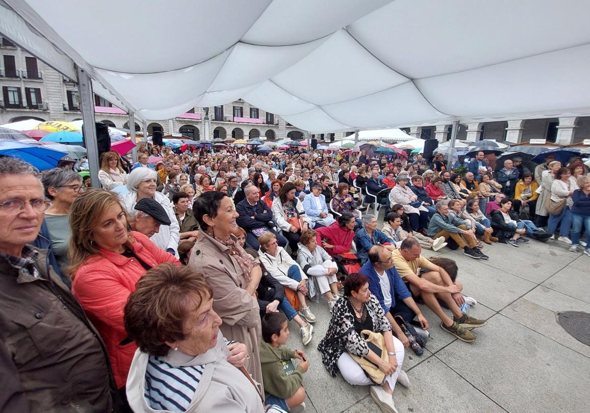 La mayor parte de encuentros con autores y conciertos han tenido una respuesta masiva en la 'plaza de la palabra'.