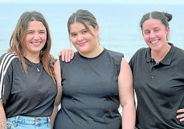 Las nietas de Josein y Mª Luisa siguen los pasos en el negocio familiar: Sandra, Claudia y Marta.