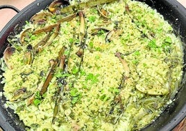 Arroz 'fondo del mar', con almejas y navajas.