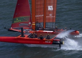 Diego Botín y Florian Trittel, a bordo del catamarán volador del equipo español en la SailGP de San Francisco.