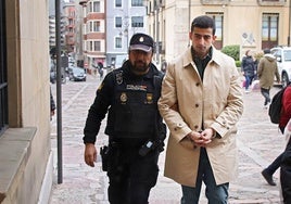 Jorge Cervantes accediendo a la Audiencia Provincial de León.